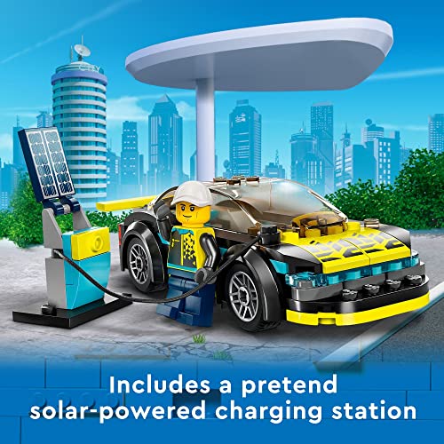 Lego® City 60383 Auto Deportivo Eléctrico; Incluye un Punto de Carga de Juguete y una minifigura de un piloto; Juguete Kit de construcción para Mayores de 5 años (95 Piezas)