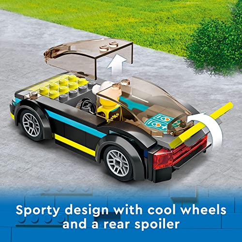 Lego® City 60383 Auto Deportivo Eléctrico; Incluye un Punto de Carga de Juguete y una minifigura de un piloto; Juguete Kit de construcción para Mayores de 5 años (95 Piezas)